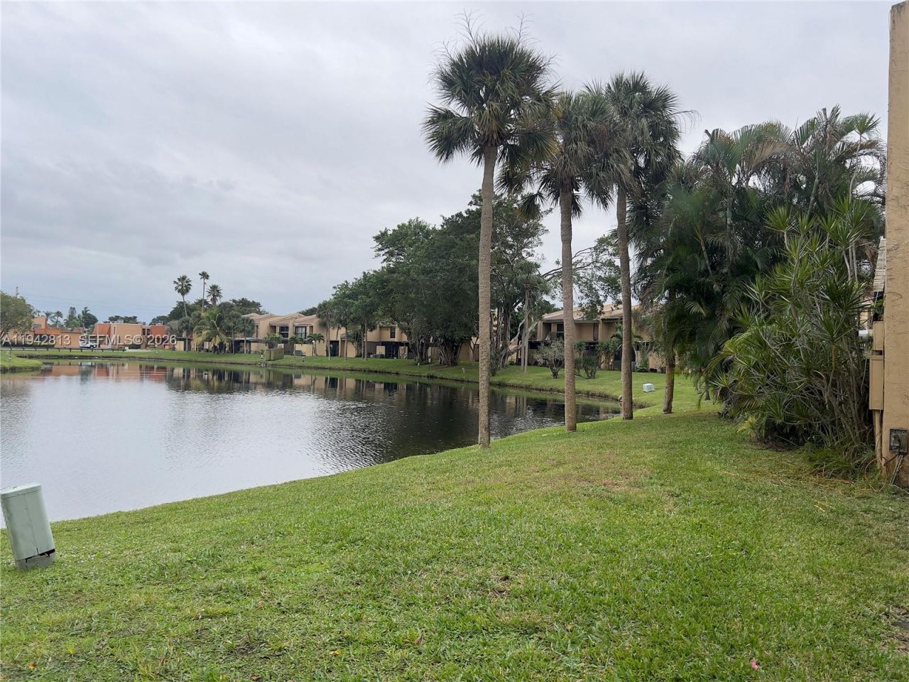 1471 NW 94th Ave , Unit 240, Pembroke Pines, FL 33024 Photo