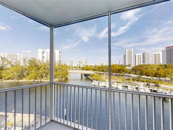200 Diplomat Pkwy, Unit 620, Hallandale Beach, FL 33009