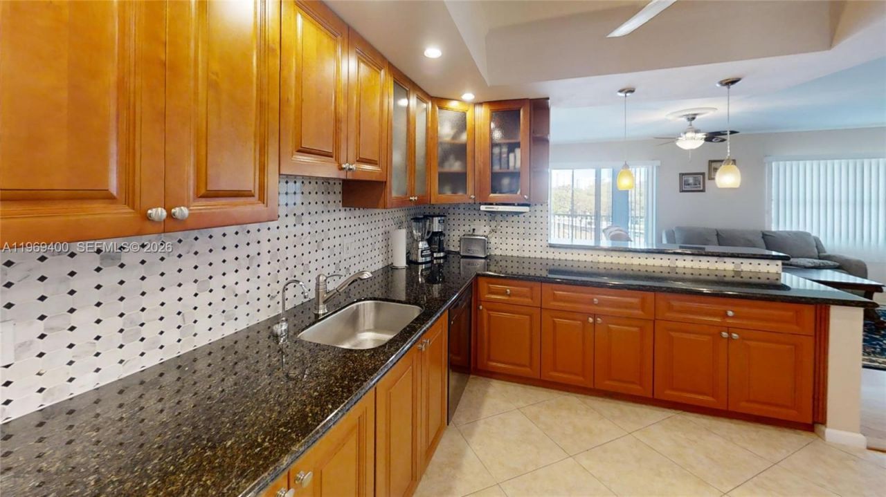 200 Diplomat Pkwy, Unit 620, Hallandale Beach, FL 33009 Photo