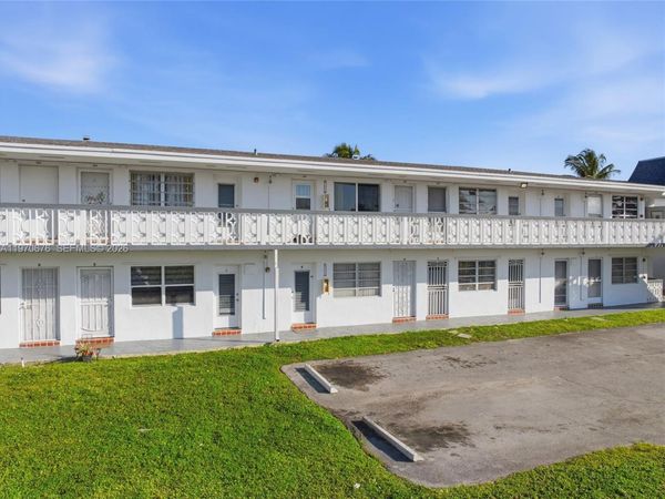 15 NW 204th St, Unit 30, Miami Gardens, FL 33169