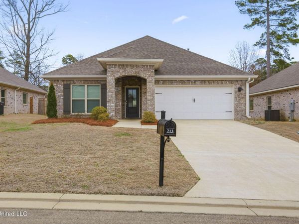 213 Serenity Lake Drive, Pearl, MS 39208