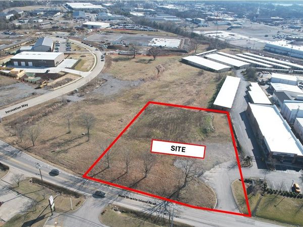 100 New Shackle Island Rd , Hendersonville, TN 37075