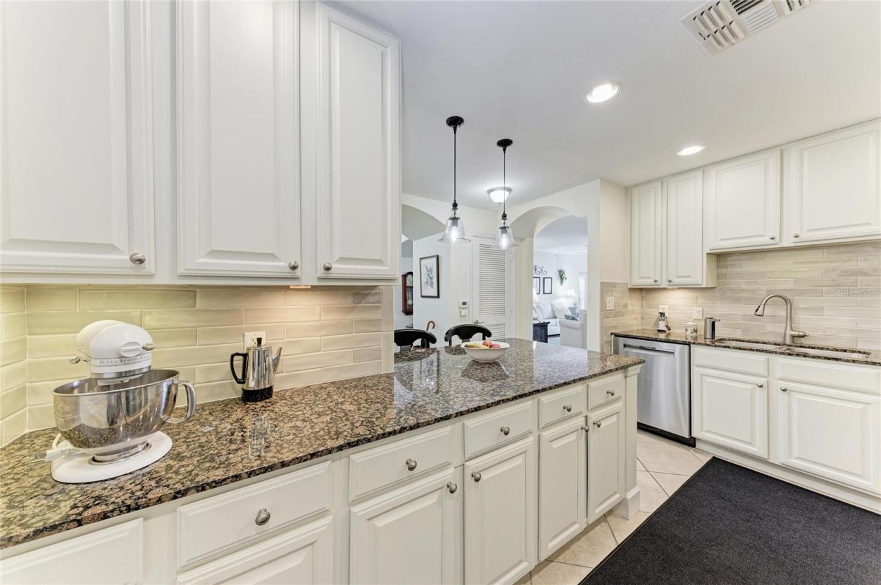 808 3rd Avenue W, Unit 209, Bradenton, FL 34205 Photo