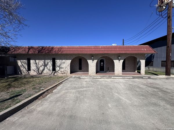 115 Canfield, La Vernia, TX 78121