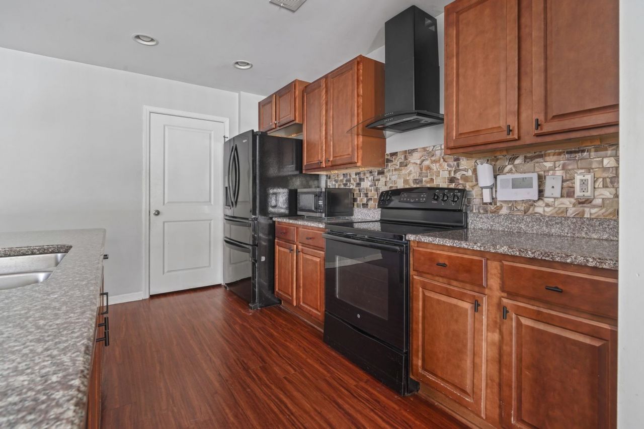 1232 Midtown Village Dr.  Photo 15