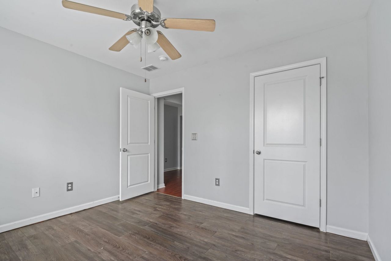 1232 Midtown Village Dr.  Photo 4