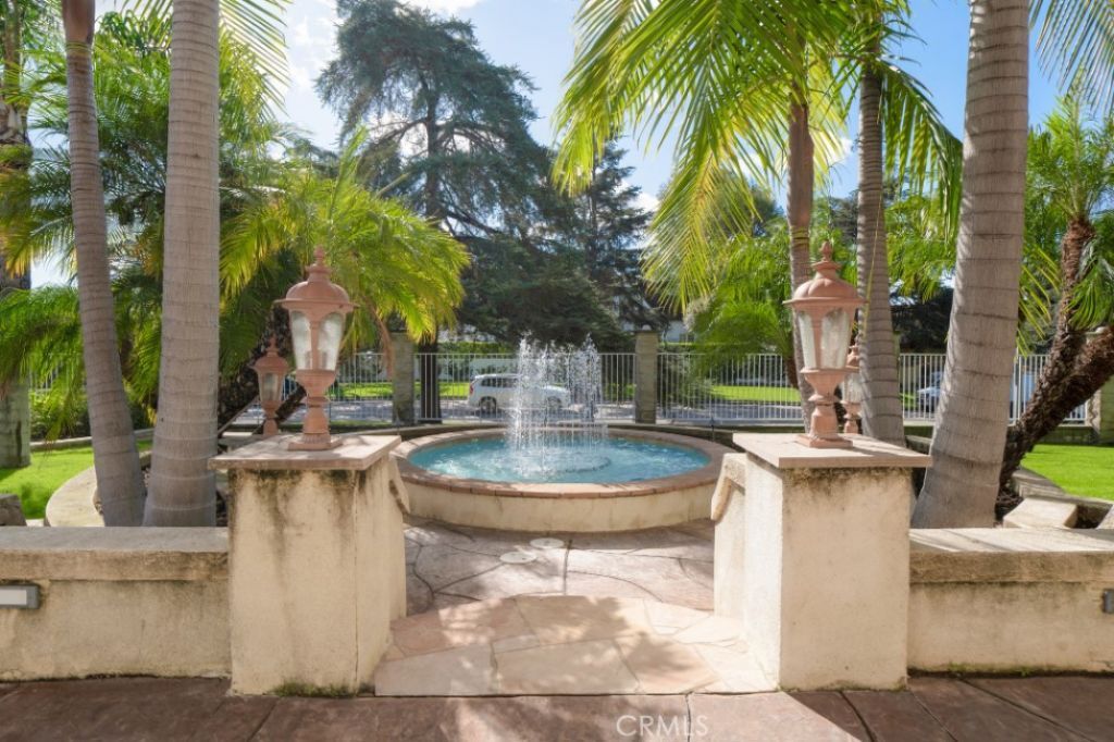 2205 N Catalina Street, Los Angeles, CA 90027 Main Photo