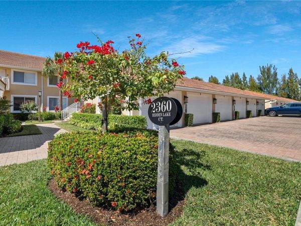 2360 Hidden Lake CT, Unit 8410, NAPLES, FL 34112