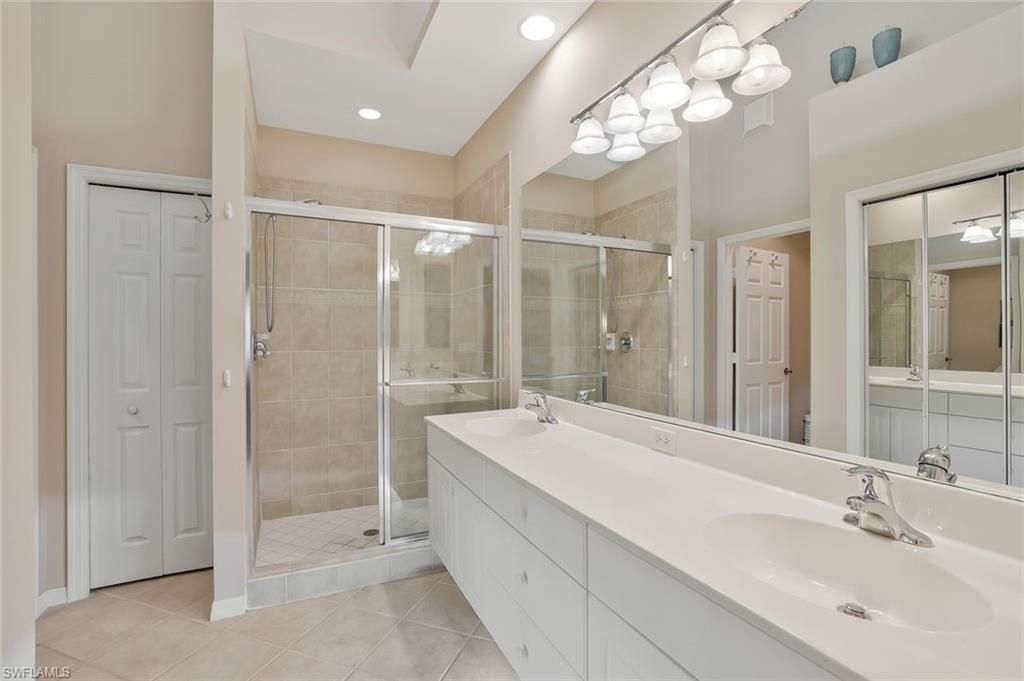 2360 Hidden Lake Ct, Unit 8410, Naples, FL 34112 Photo