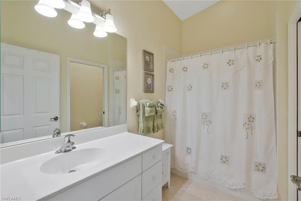 2360 Hidden Lake Ct, Unit 8410, Naples, FL 34112 Photo