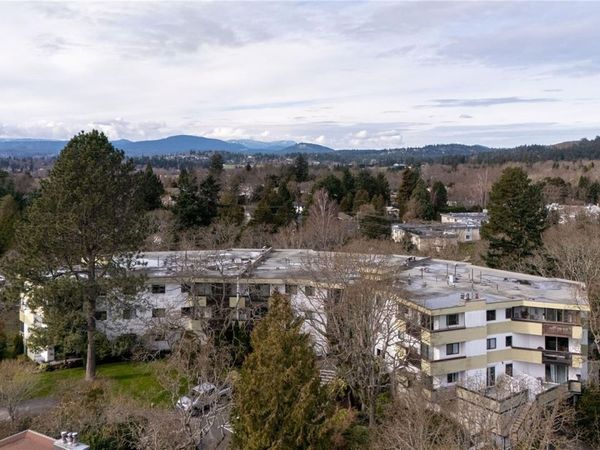 3962 Cedar Hill Rd, Unit 116, Saanich, BC V8N 3B8