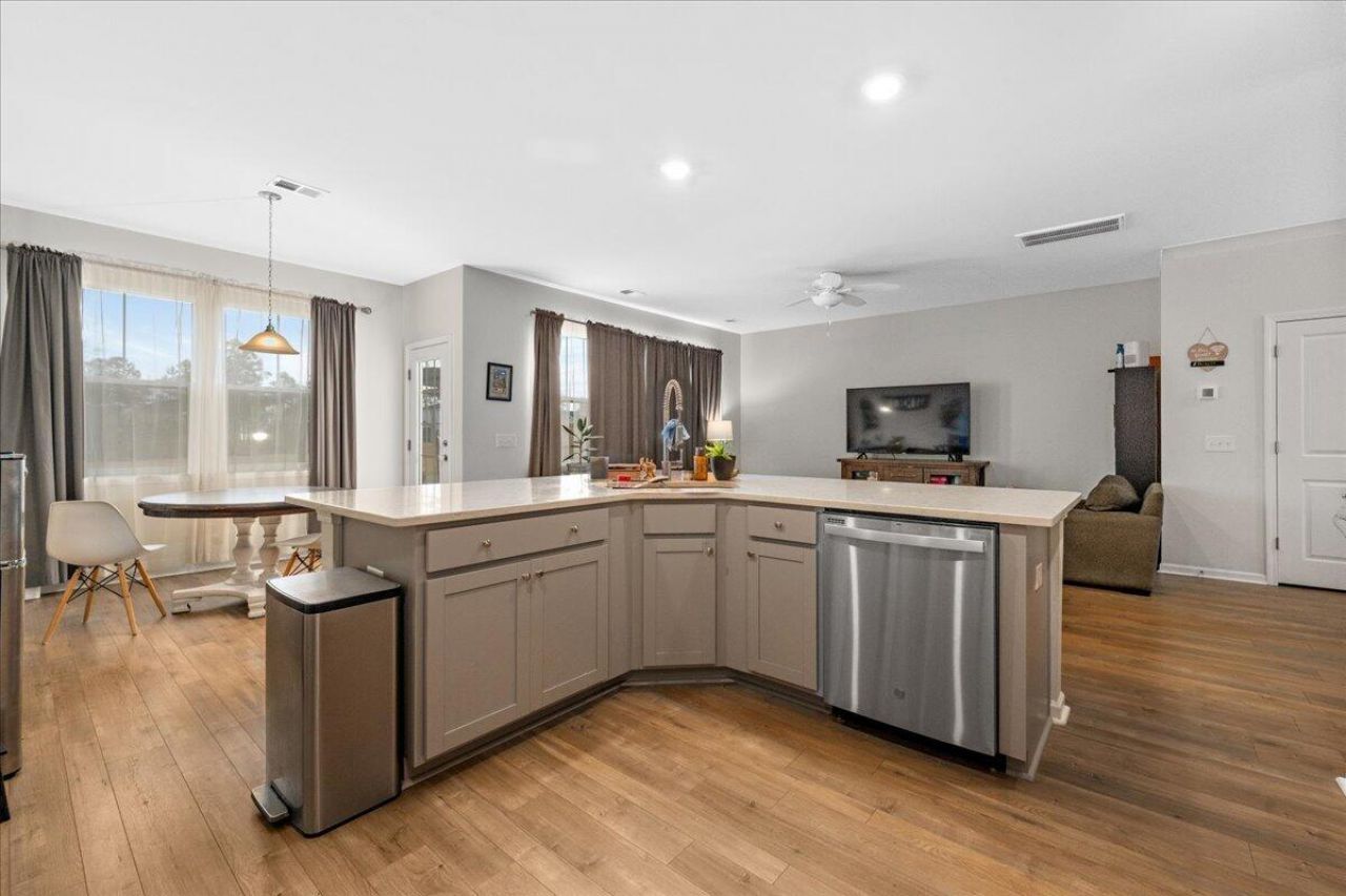 507 Squire Pope Road Photo 11