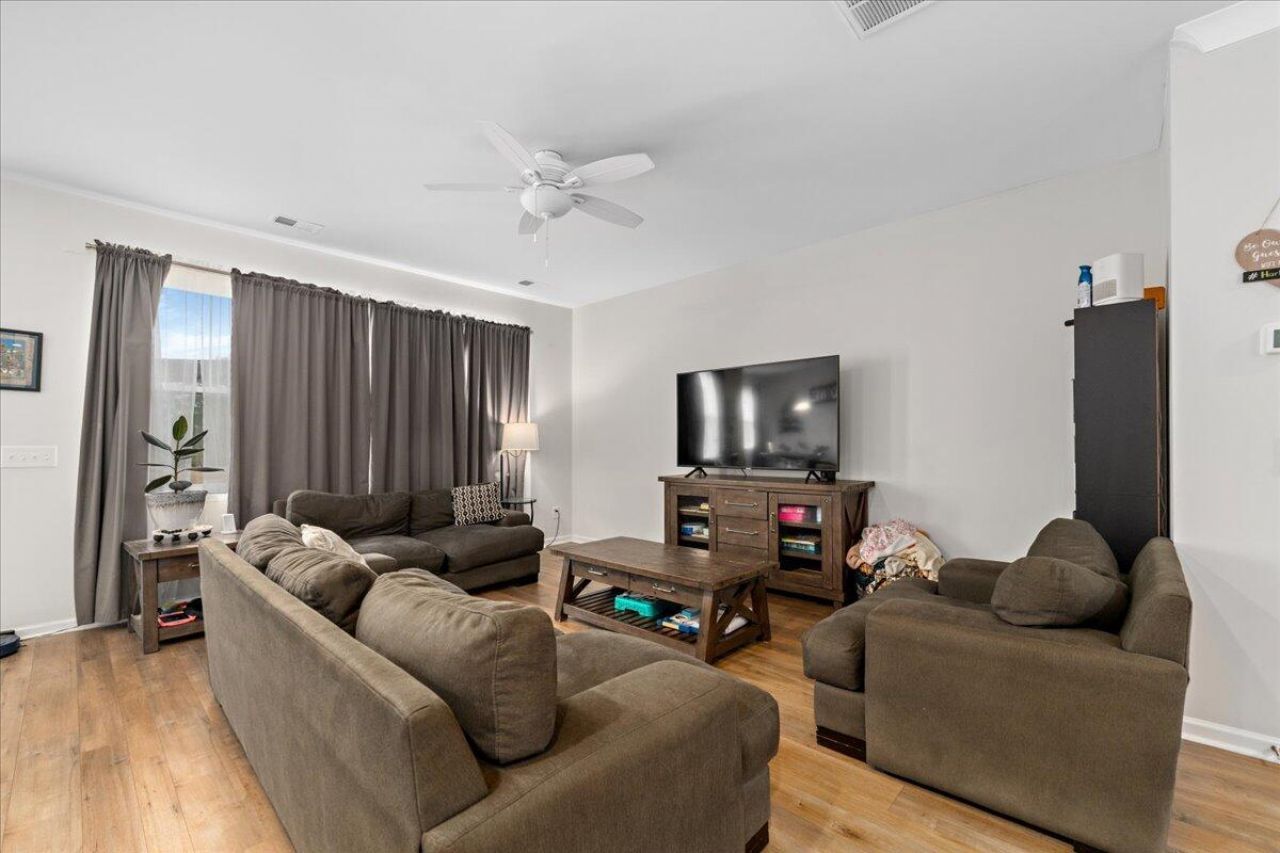 507 Squire Pope Road Photo 9