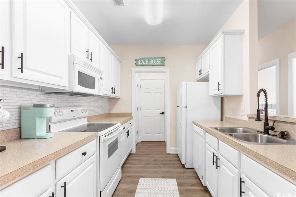 2033 Silvercrest Dr.  Photo 10