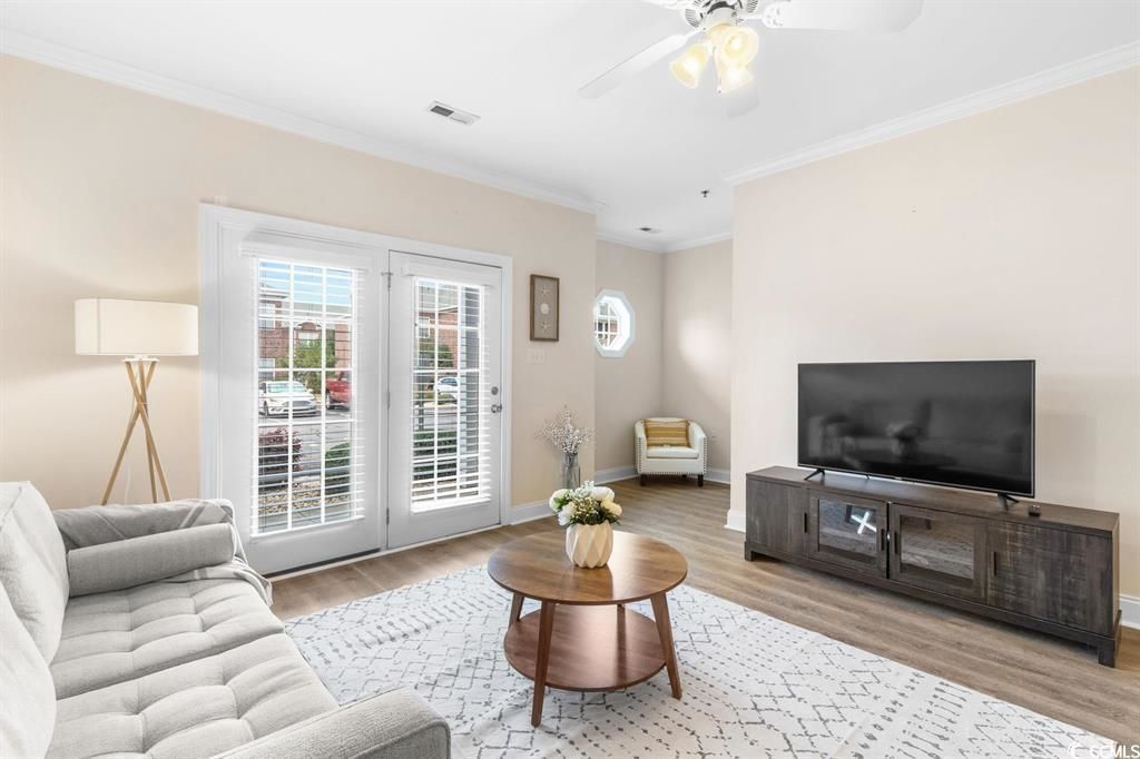 2033 Silvercrest Dr.  Photo 5