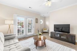 2033 Silvercrest Dr.  photo 4