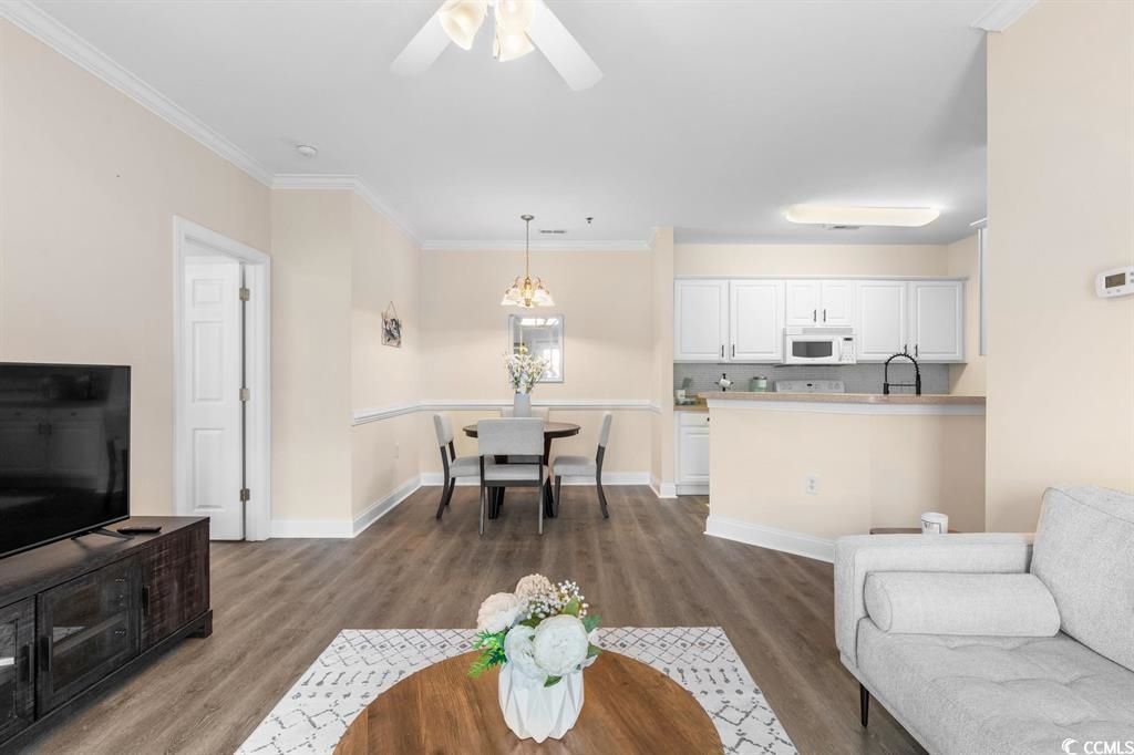 2033 Silvercrest Dr.  Photo 8