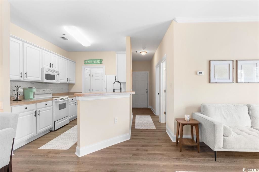 2033 Silvercrest Dr.  Photo 9