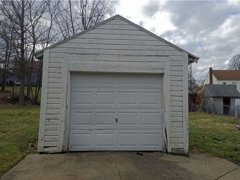 208 N Maryland Avenue N, Youngstown, OH 44509 Photo 2