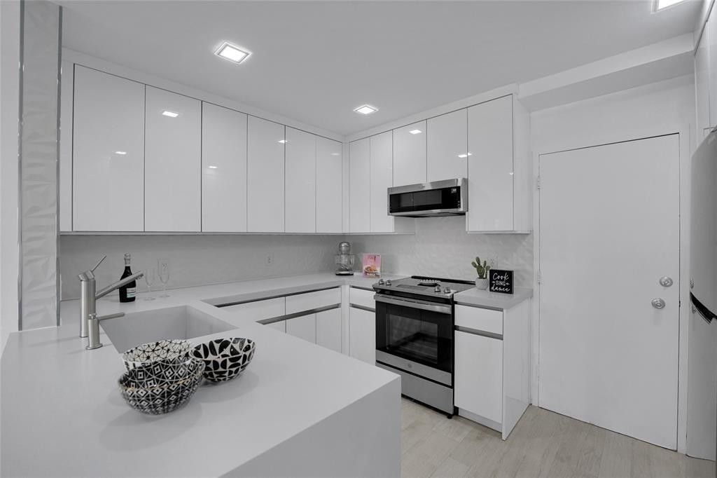 3550 Galt Ocean Drive, Unit 208, Fort Lauderdale, FL 33308 Photo