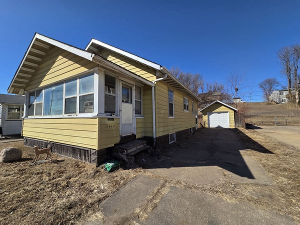 2410 Camanche Avenue, Clinton, IA 52732