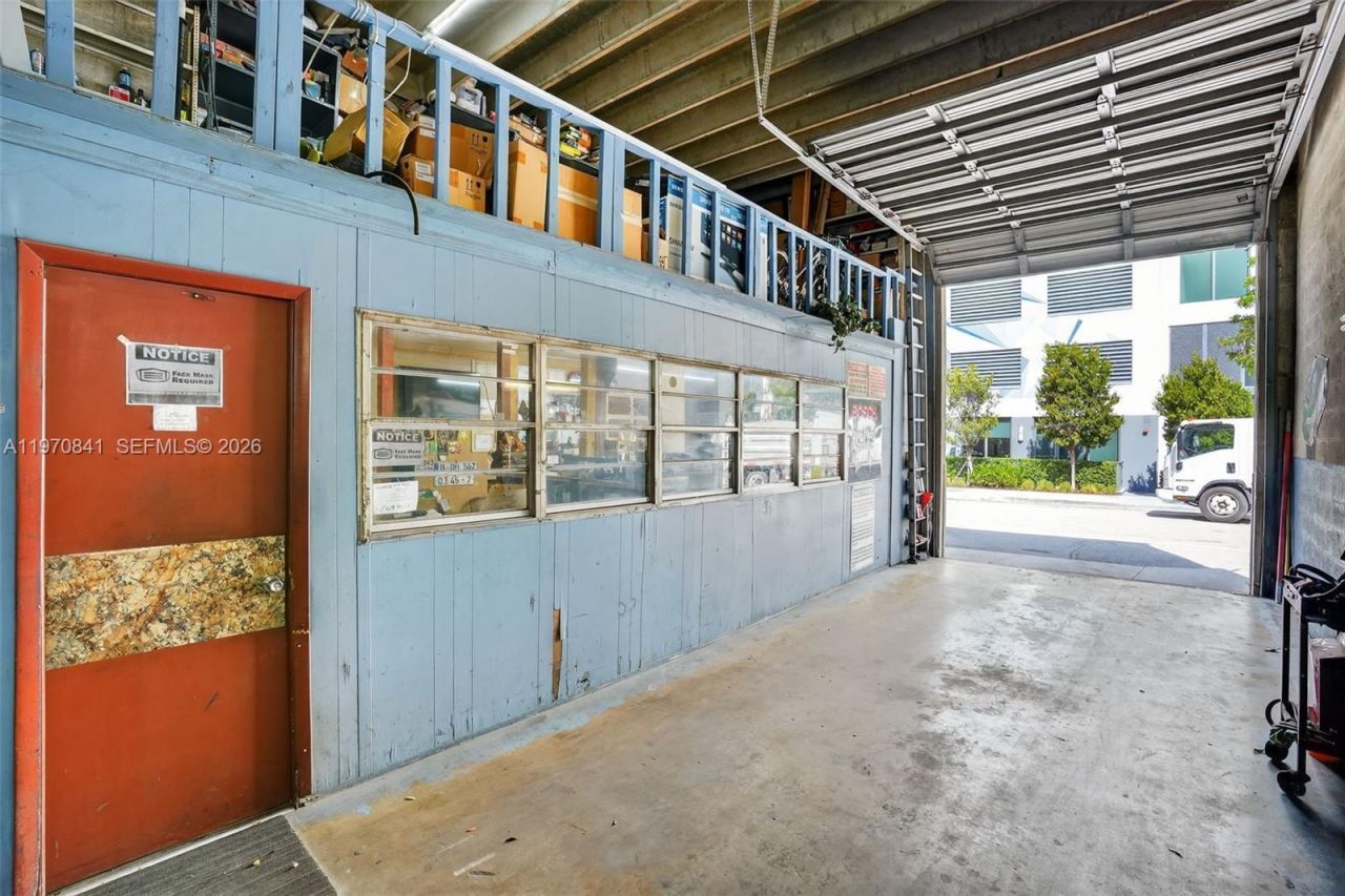 3838 Shipping Ave , Miami, FL 33146 Photo