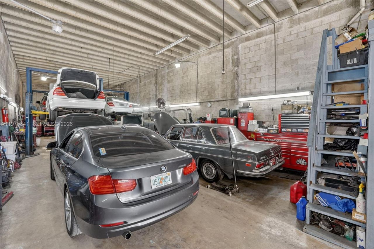 3838 Shipping Ave , Miami, FL 33146 Photo