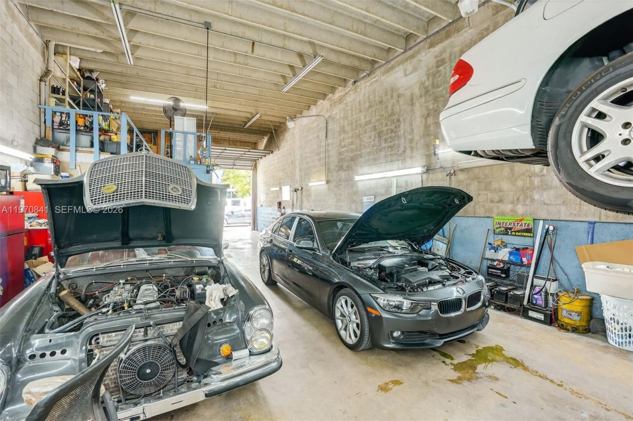 3838 Shipping Ave , Miami, FL 33146 Photo