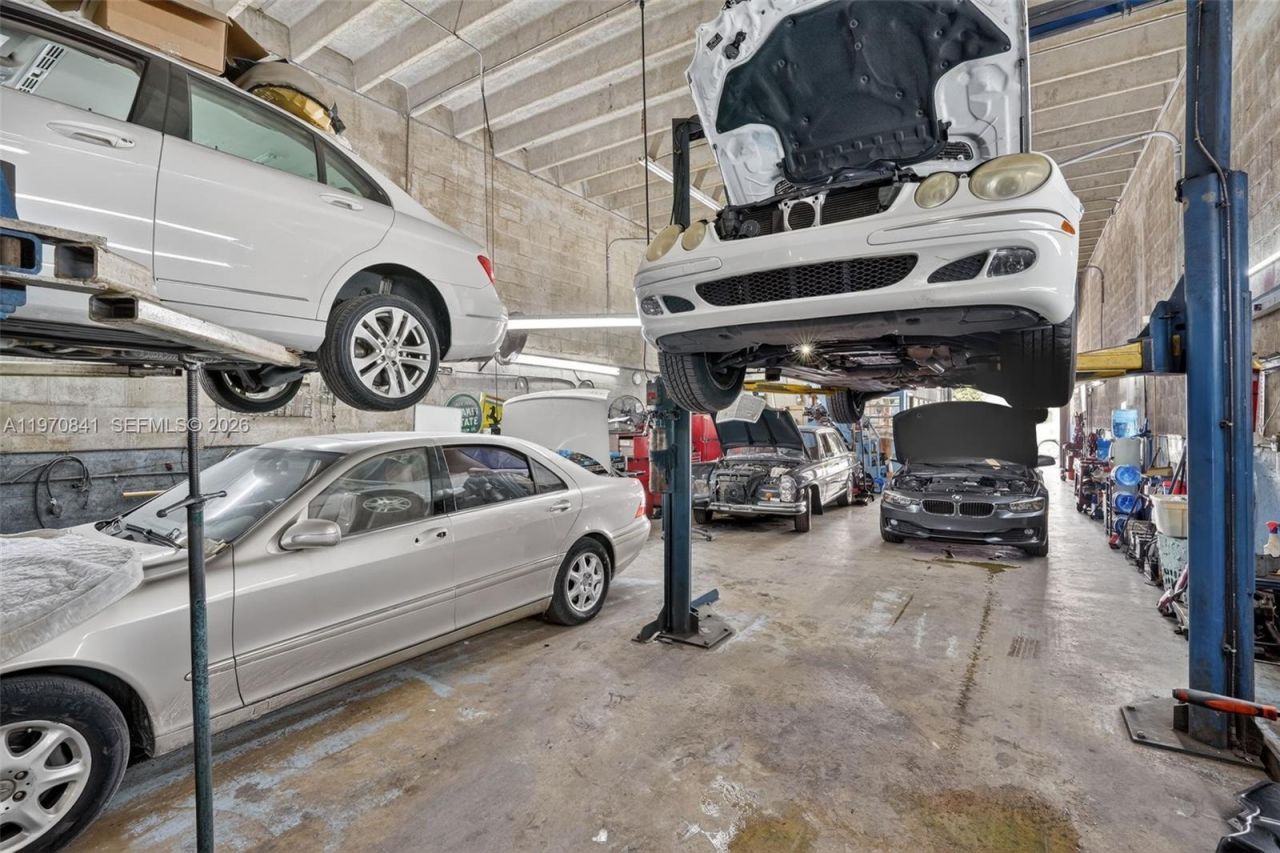 3838 Shipping Ave , Miami, FL 33146 Photo