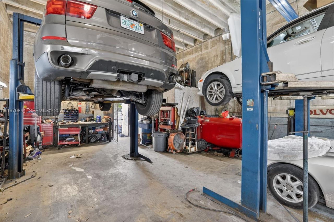 3838 Shipping Ave , Miami, FL 33146 Photo