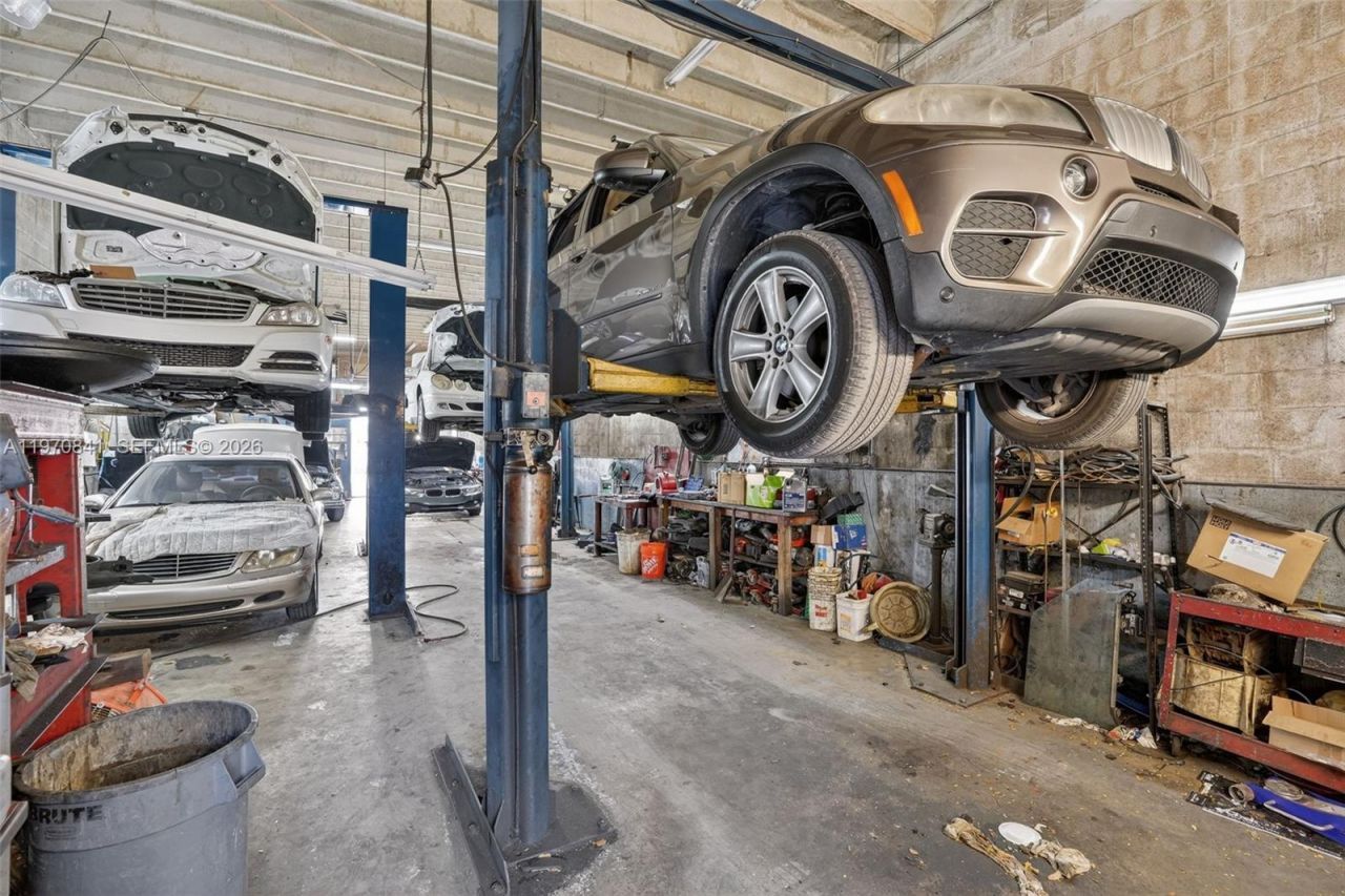 3838 Shipping Ave , Miami, FL 33146 Photo