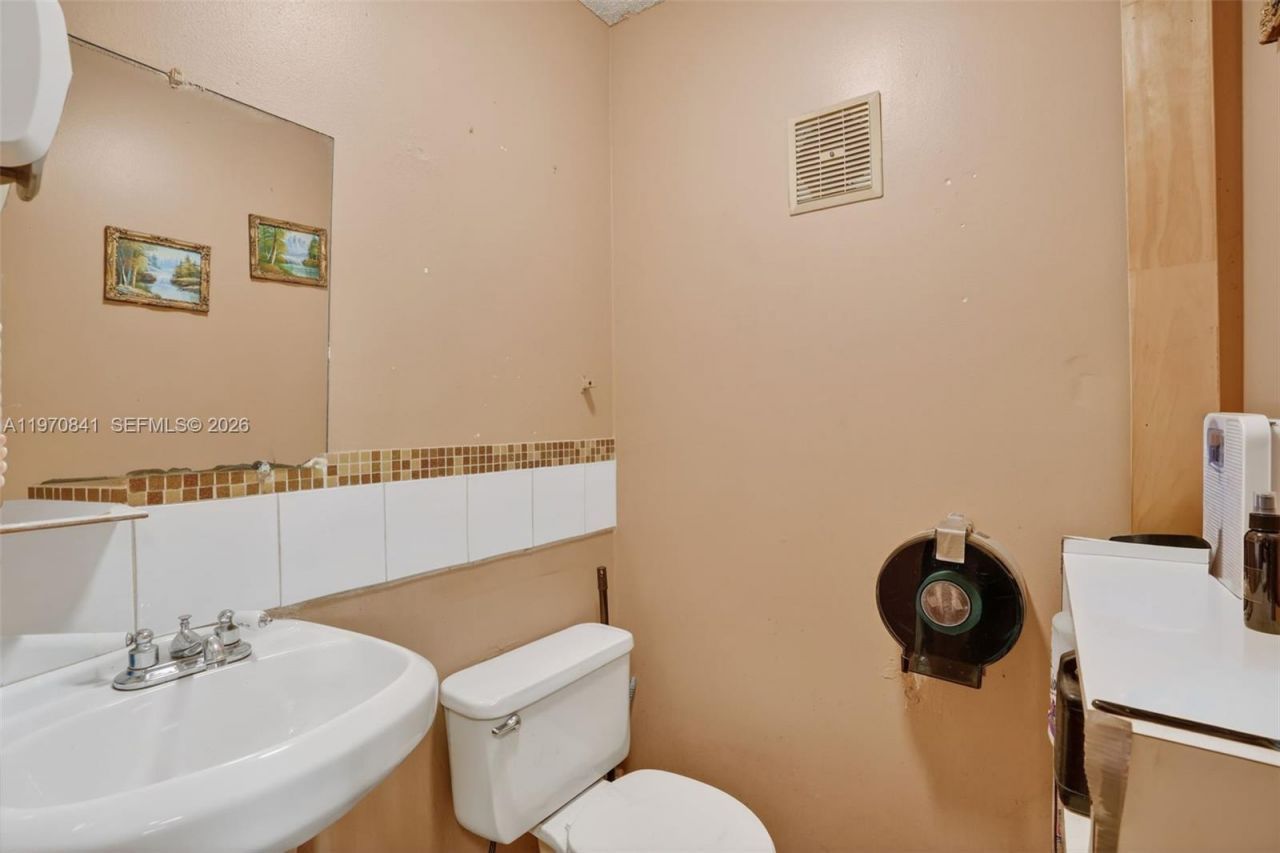 3838 Shipping Ave , Miami, FL 33146 Photo