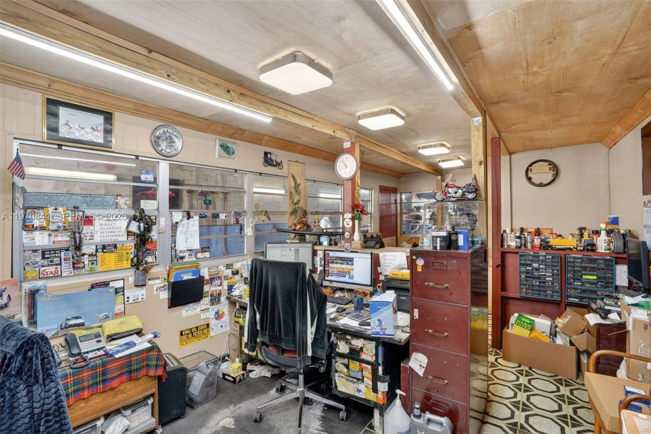 3838 Shipping Ave , Miami, FL 33146 Photo