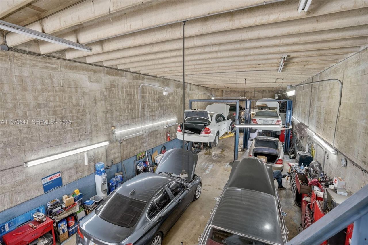 3838 Shipping Ave , Miami, FL 33146 Photo