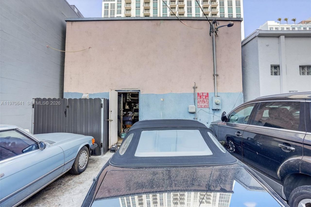 3838 Shipping Ave , Miami, FL 33146 Photo