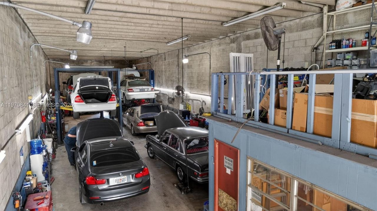 3838 Shipping Ave , Miami, FL 33146 Photo