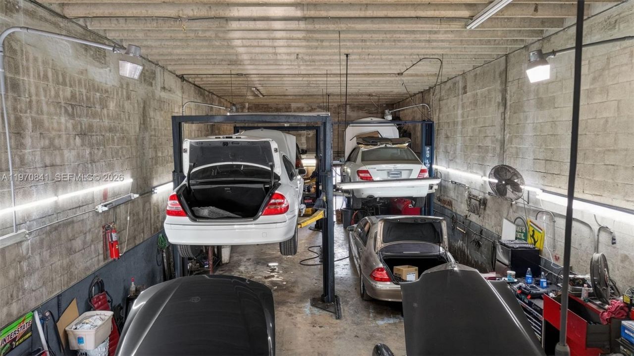 3838 Shipping Ave , Miami, FL 33146 Photo