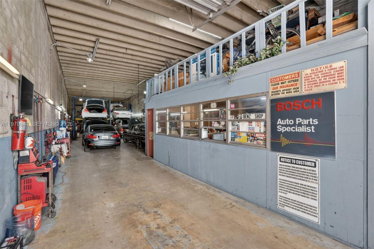 3838 Shipping Ave , Miami, FL 33146 Photo