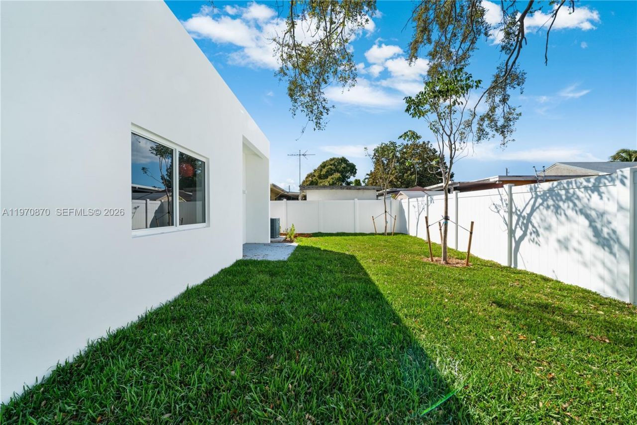 5735 SW 4th St , Miami, FL 33144 Photo