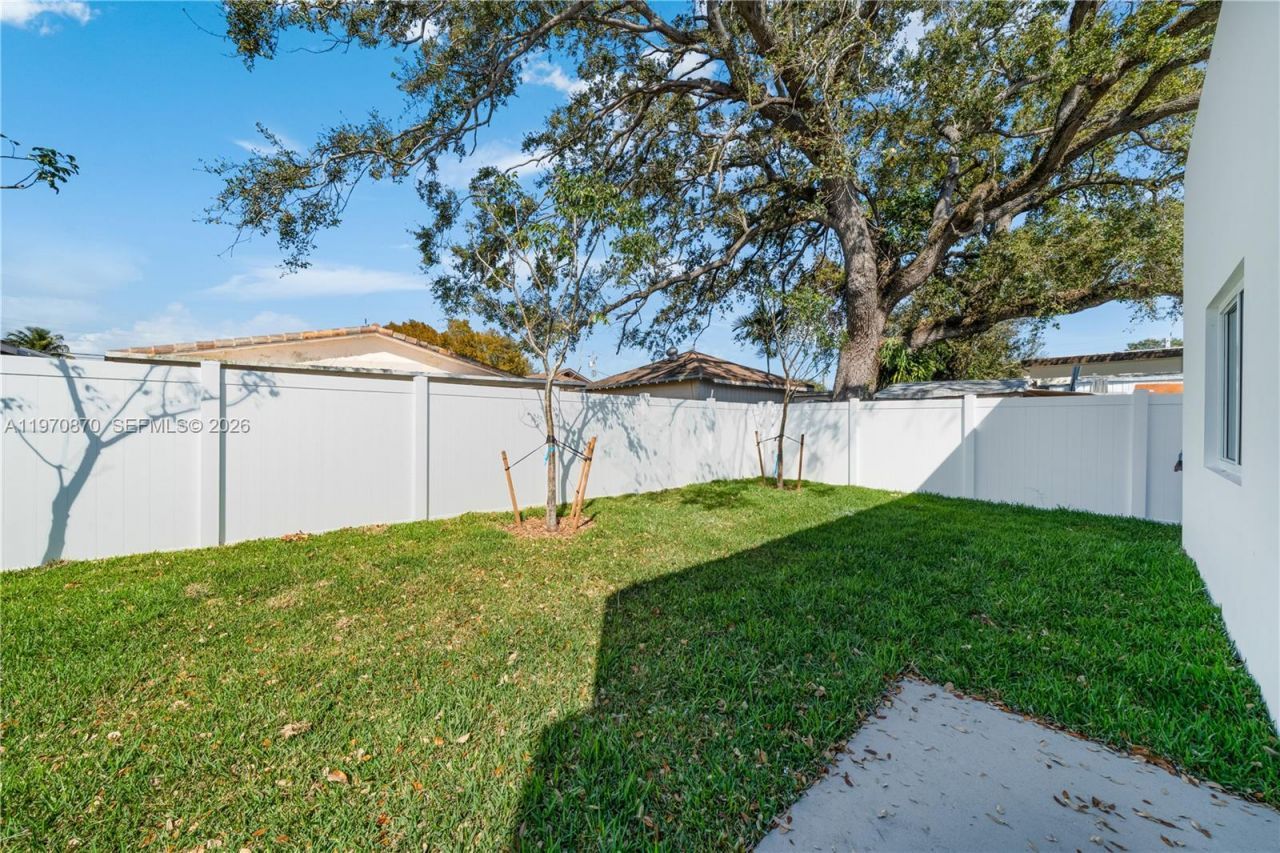 5735 SW 4th St , Miami, FL 33144 Photo