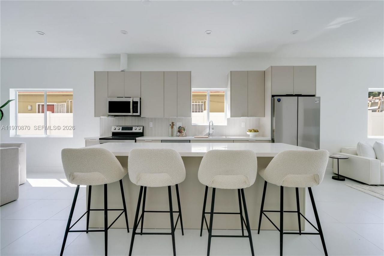 5735 SW 4th St , Miami, FL 33144 Photo