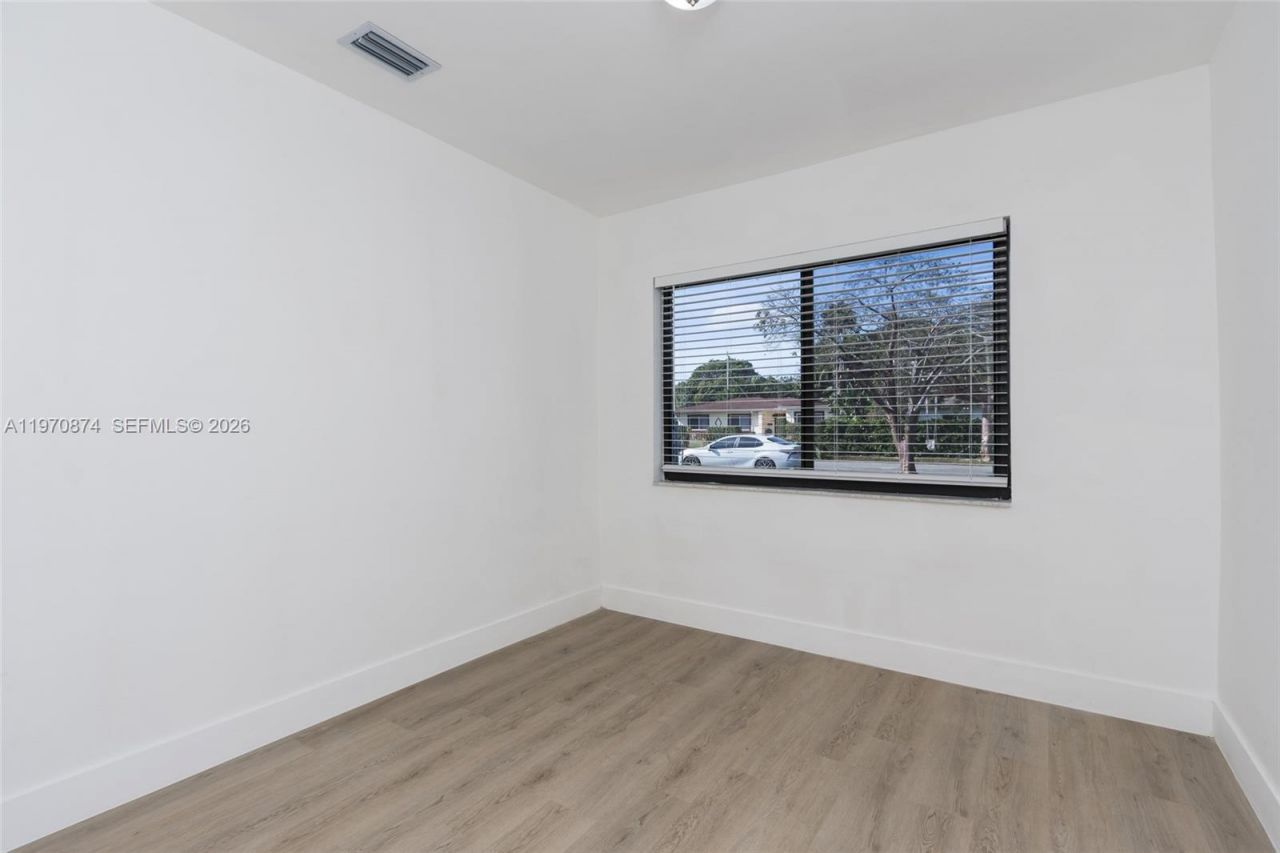 16049 NE 9th Pl, North Miami Beach, FL 33162 Photo