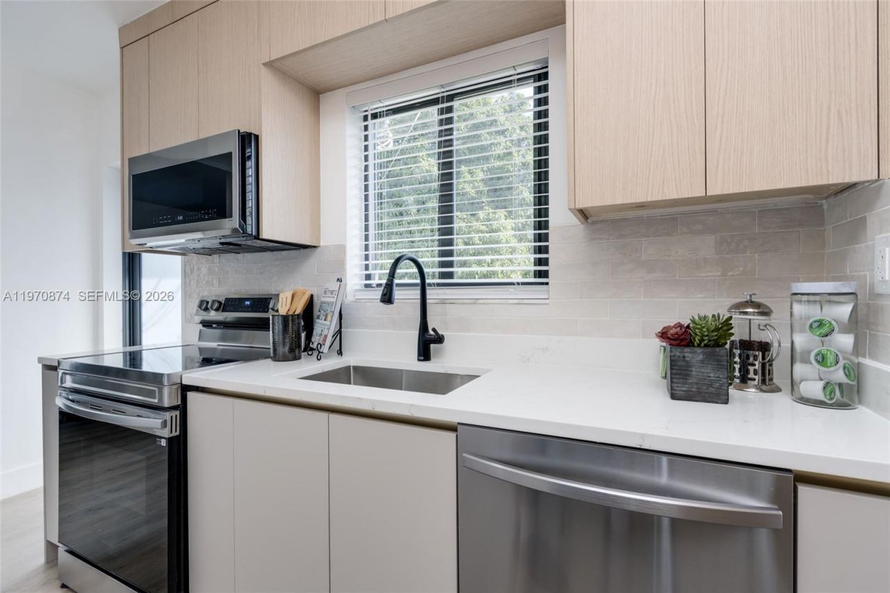 16049 NE 9th Pl, North Miami Beach, FL 33162 Photo