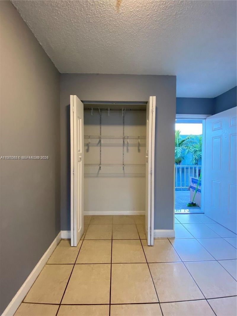 1735 W 60th St , Unit M301, Hialeah, FL 33012 Photo