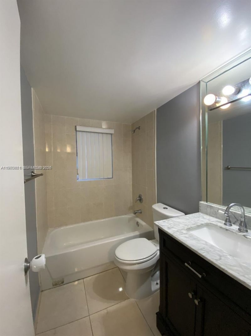 1735 W 60th St , Unit M301, Hialeah, FL 33012 Photo