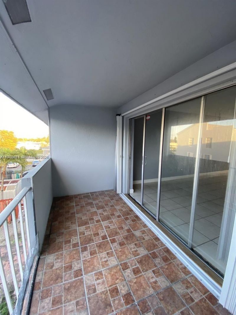1735 W 60th St , Unit M301, Hialeah, FL 33012 Photo