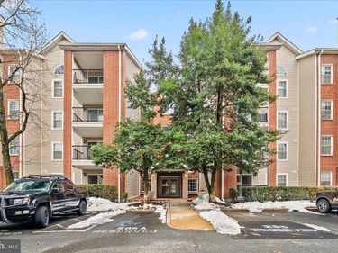 3311 WYNDHAM CIRCLE , Unit 4200, ALEXANDRIA, VA 22302