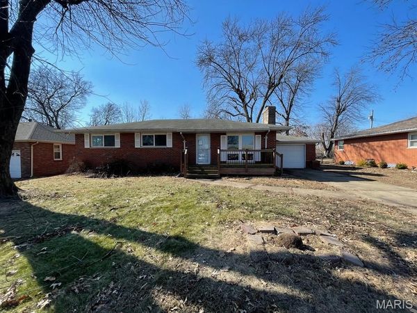 413 Crestview Drive , Wood River, IL 62095