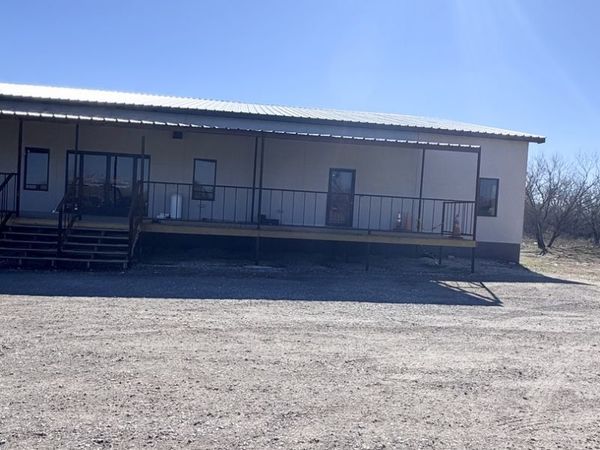 100 Jonathan's Way, La Vernia, TX 78121