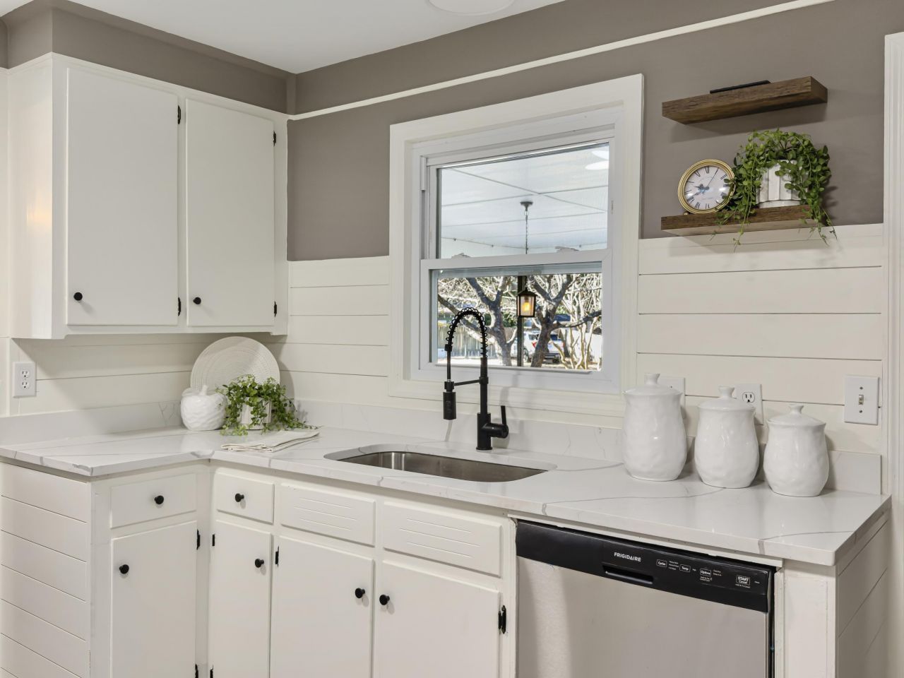 1318 Foster Street Photo 11